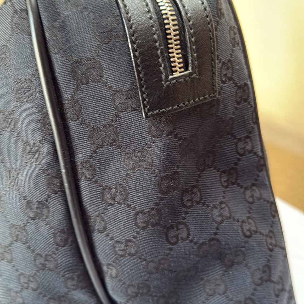 Gucci Authentic Black Weekend Travel Bag with Structured Design - Picture 4 of 16
